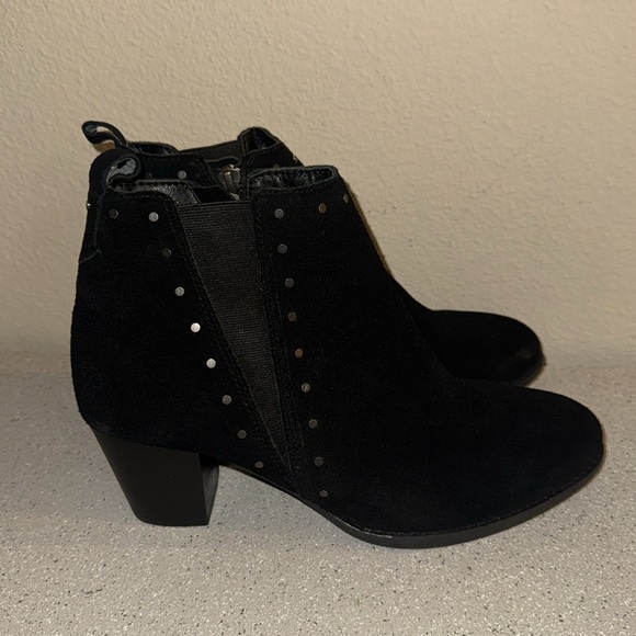 Vionic Women’s Landen‎ Studded Black Suede Block Heel Booties Size 9 - Picture 2 of 9